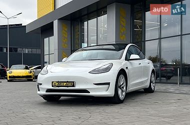 Седан Tesla Model 3 2022 в Львове
