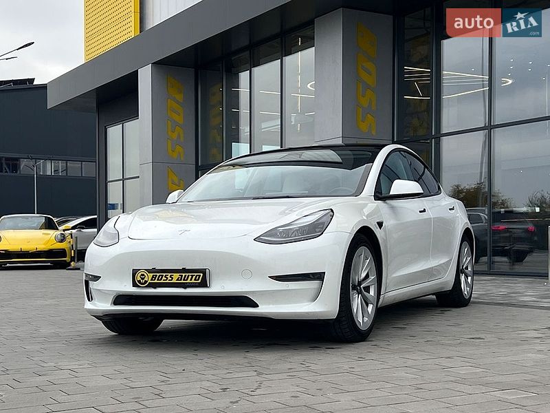 Седан Tesla Model 3 2022 в Львове