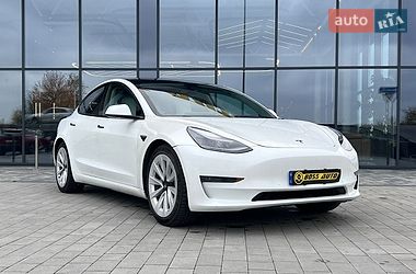 Седан Tesla Model 3 2022 в Львове