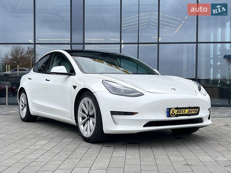 Седан Tesla Model 3 2022 в Львове