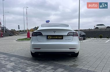 Седан Tesla Model 3 2022 в Львове