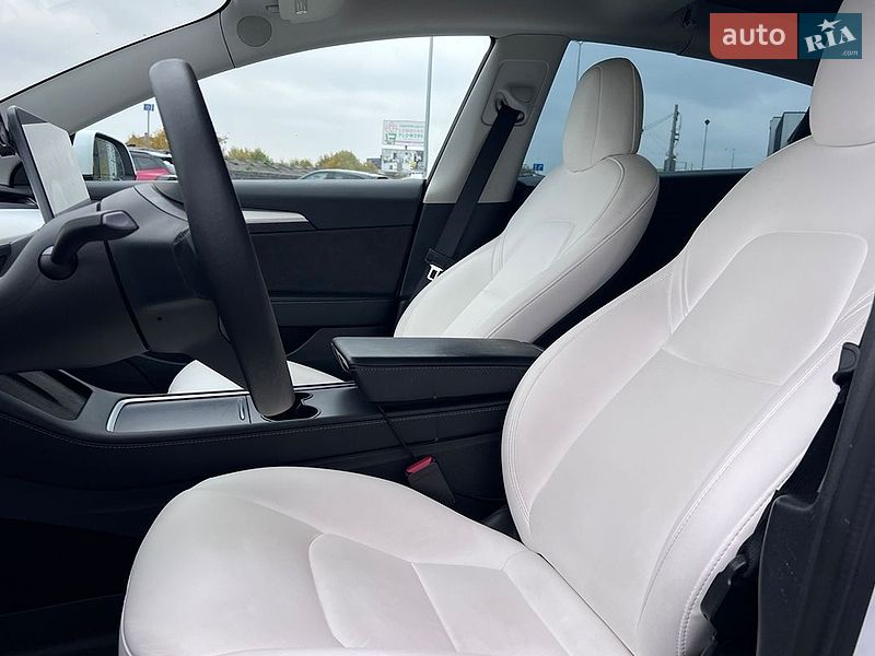 Седан Tesla Model 3 2022 в Львове