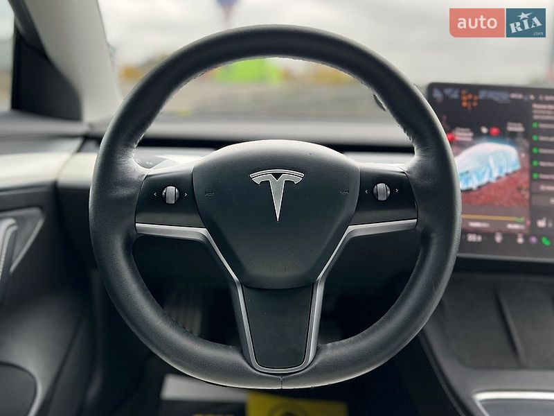 Седан Tesla Model 3 2022 в Львове