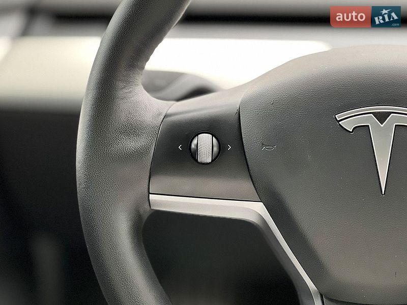 Седан Tesla Model 3 2022 в Львове