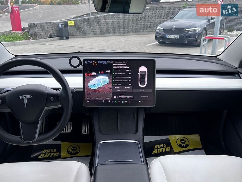 Седан Tesla Model 3 2022 в Львове