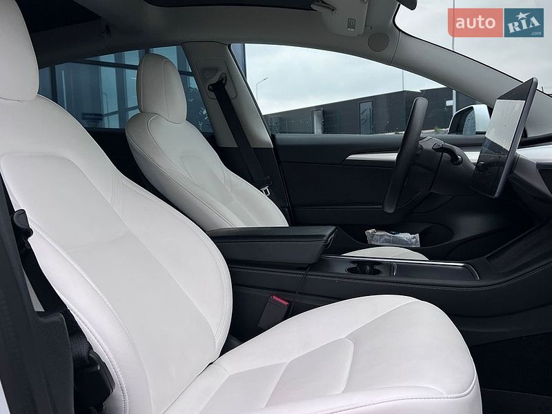 Седан Tesla Model 3 2022 в Львове