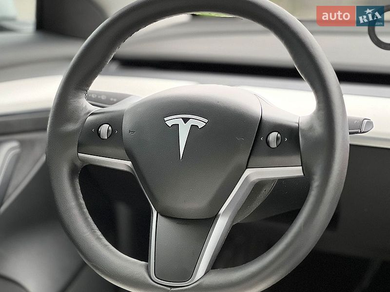 Седан Tesla Model 3 2022 в Львове
