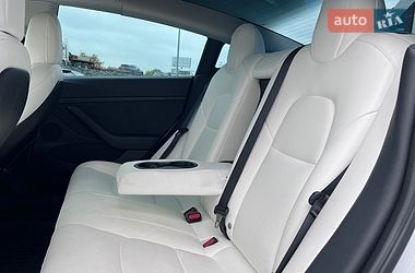 Седан Tesla Model 3 2022 в Львове