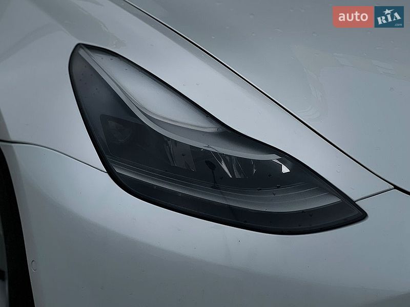 Седан Tesla Model 3 2022 в Львове