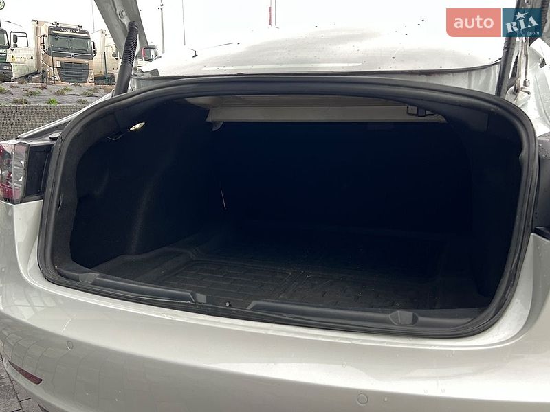 Седан Tesla Model 3 2022 в Львове