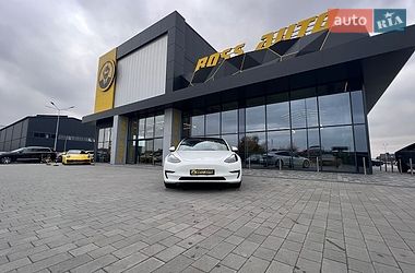 Седан Tesla Model 3 2022 в Львове