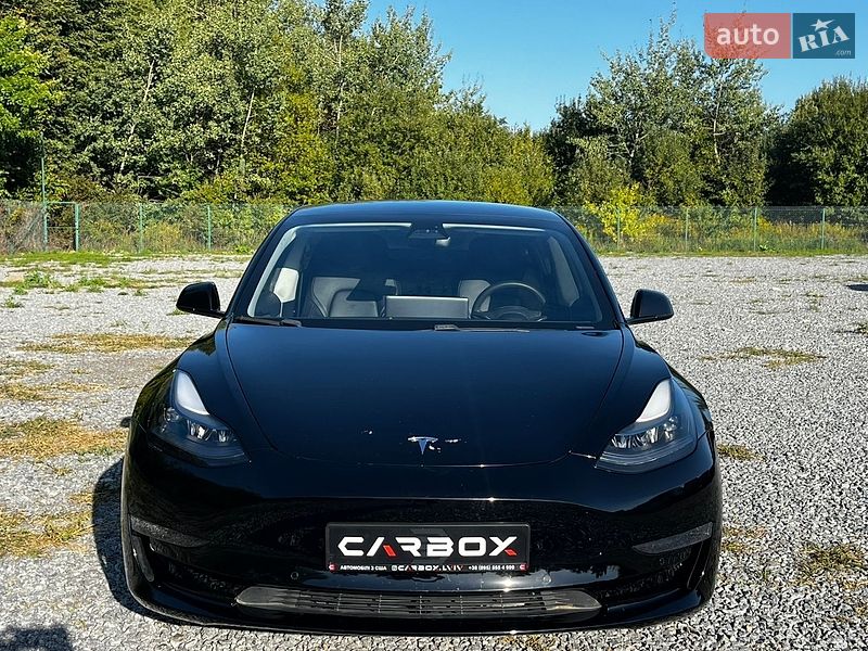 Седан Tesla Model 3 2021 в Львове