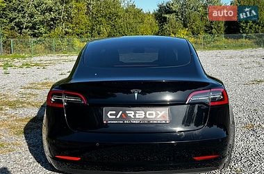 Седан Tesla Model 3 2021 в Львове
