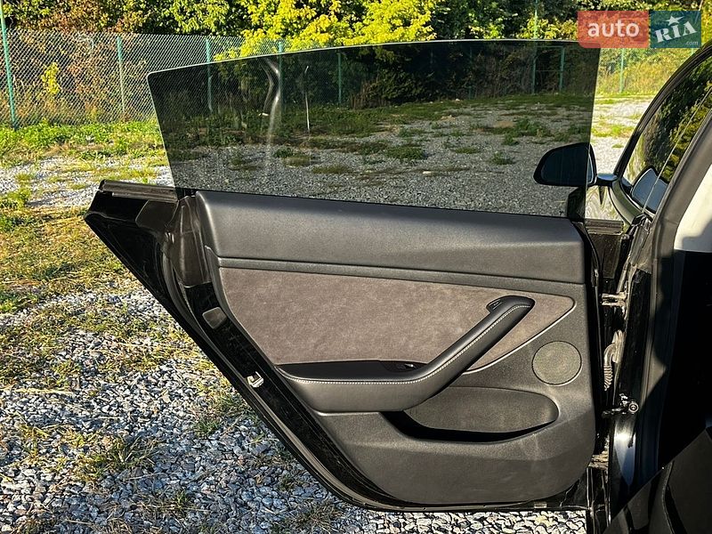 Седан Tesla Model 3 2021 в Львове