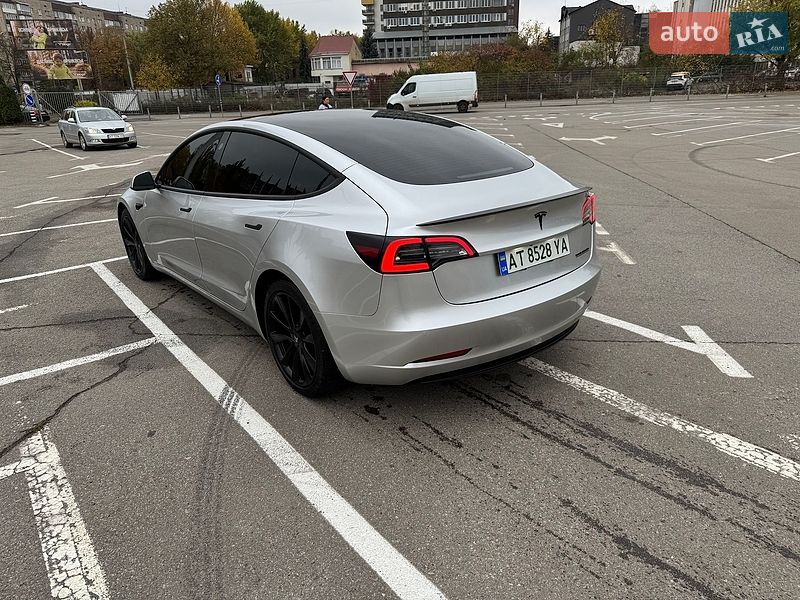 Седан Tesla Model 3 2022 в Ивано-Франковске