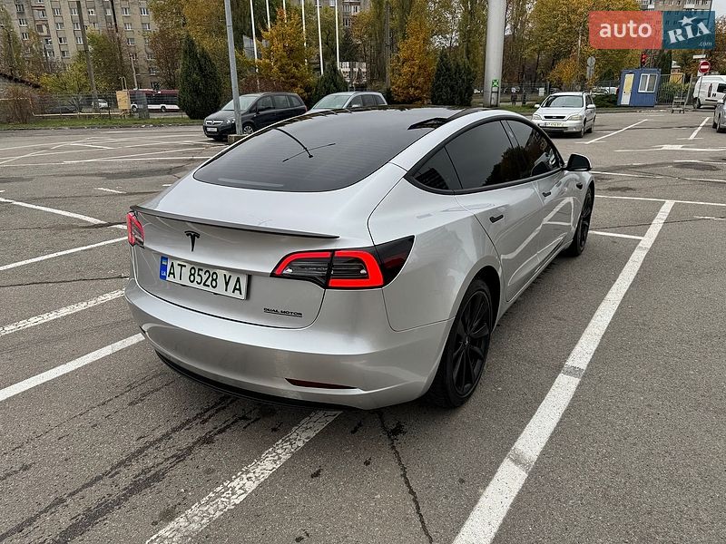 Седан Tesla Model 3 2022 в Ивано-Франковске
