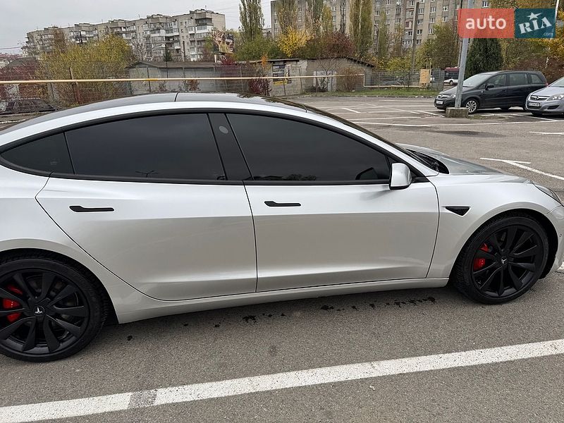 Седан Tesla Model 3 2022 в Ивано-Франковске