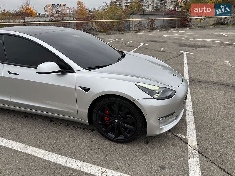 Седан Tesla Model 3 2022 в Ивано-Франковске