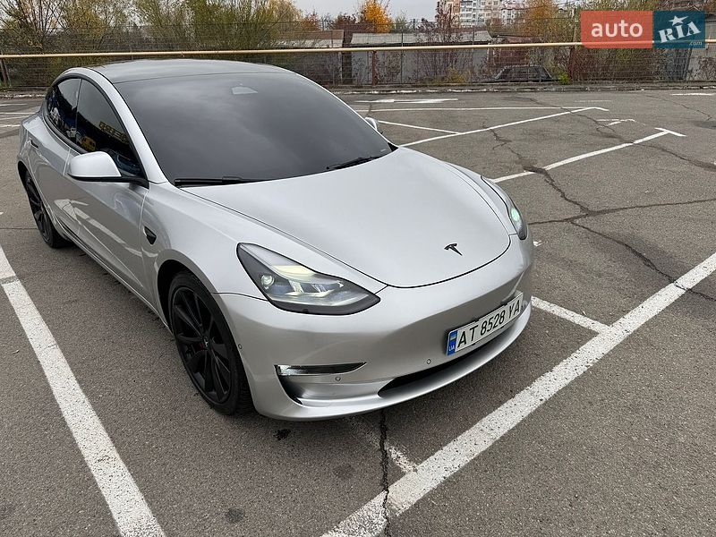 Седан Tesla Model 3 2022 в Ивано-Франковске