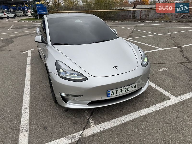 Седан Tesla Model 3 2022 в Ивано-Франковске