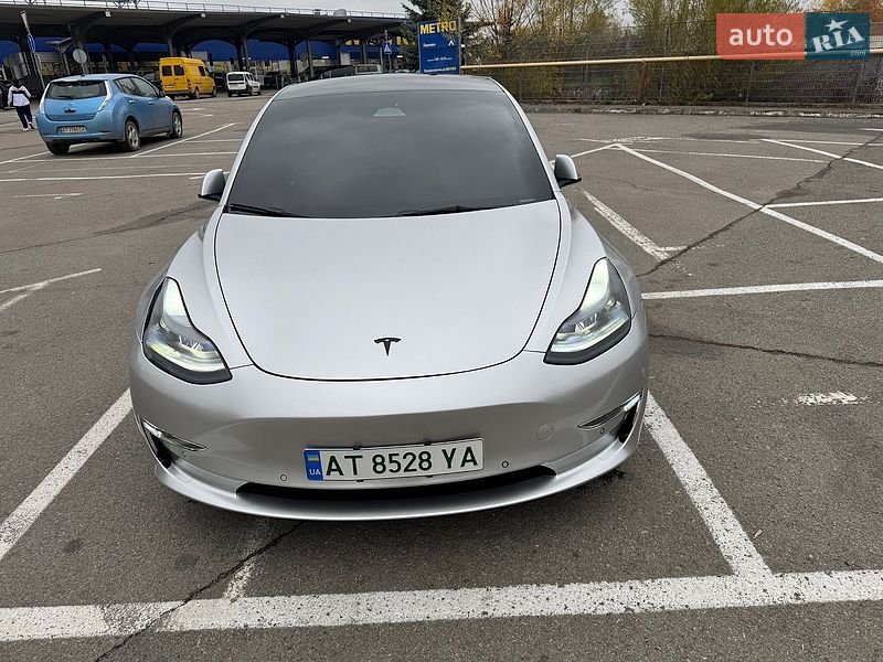 Седан Tesla Model 3 2022 в Ивано-Франковске