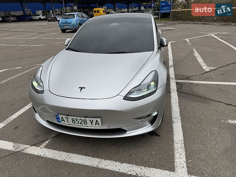 Седан Tesla Model 3 2022 в Ивано-Франковске