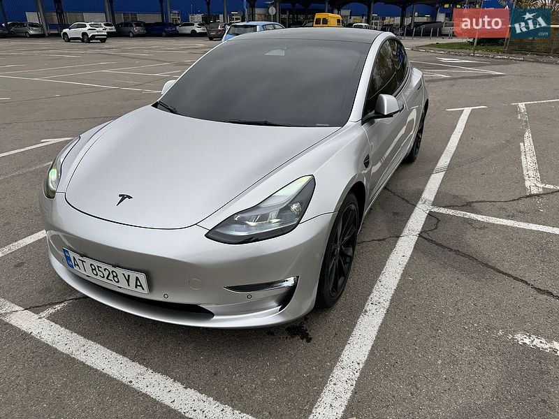 Седан Tesla Model 3 2022 в Ивано-Франковске