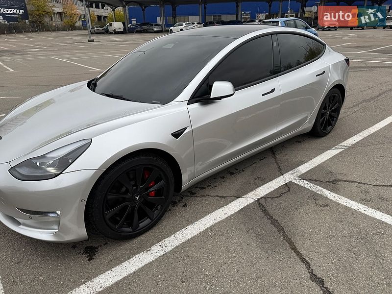 Седан Tesla Model 3 2022 в Ивано-Франковске