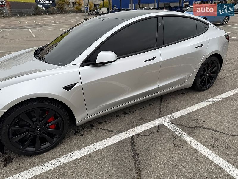 Седан Tesla Model 3 2022 в Ивано-Франковске