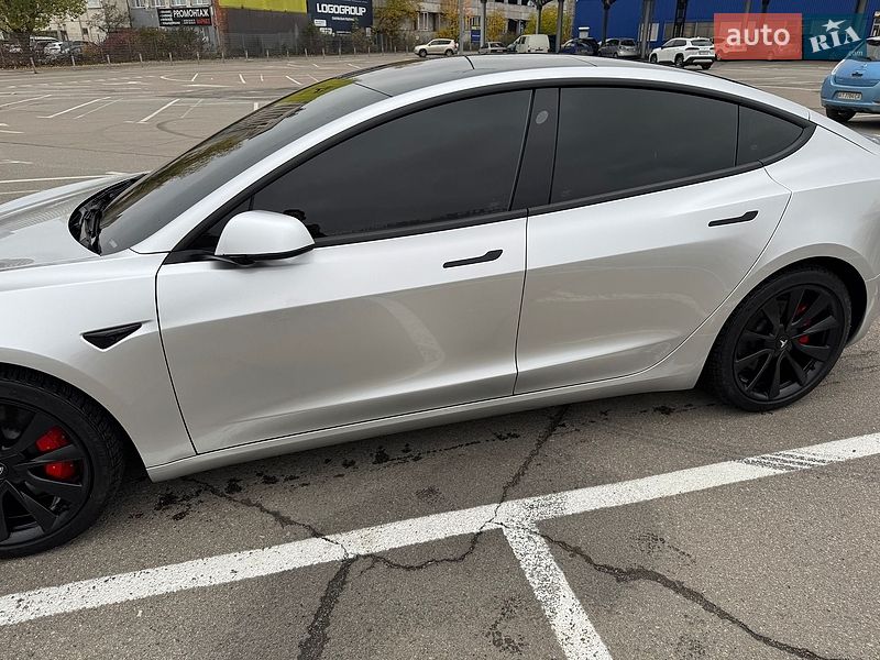 Седан Tesla Model 3 2022 в Ивано-Франковске
