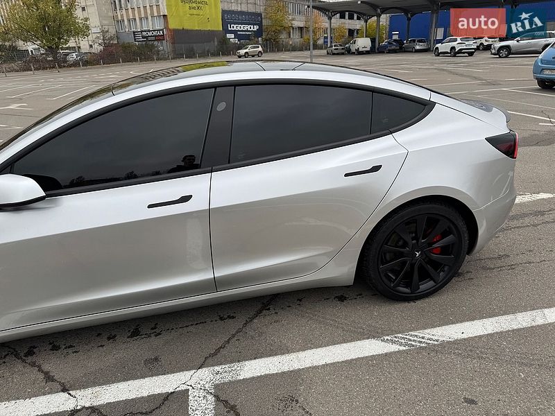 Седан Tesla Model 3 2022 в Ивано-Франковске