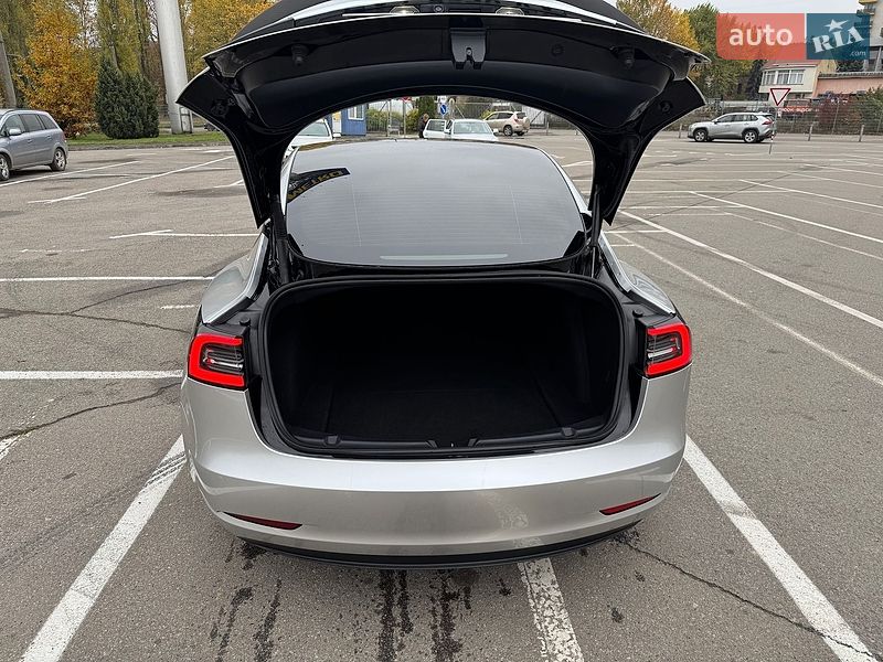 Седан Tesla Model 3 2022 в Ивано-Франковске
