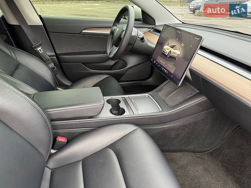 Седан Tesla Model 3 2022 в Ивано-Франковске
