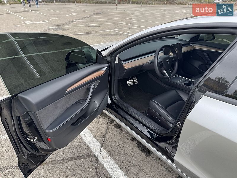 Седан Tesla Model 3 2022 в Ивано-Франковске