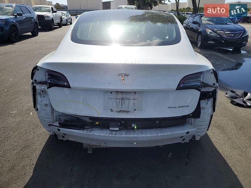 Седан Tesla Model 3 2018 в Одесі