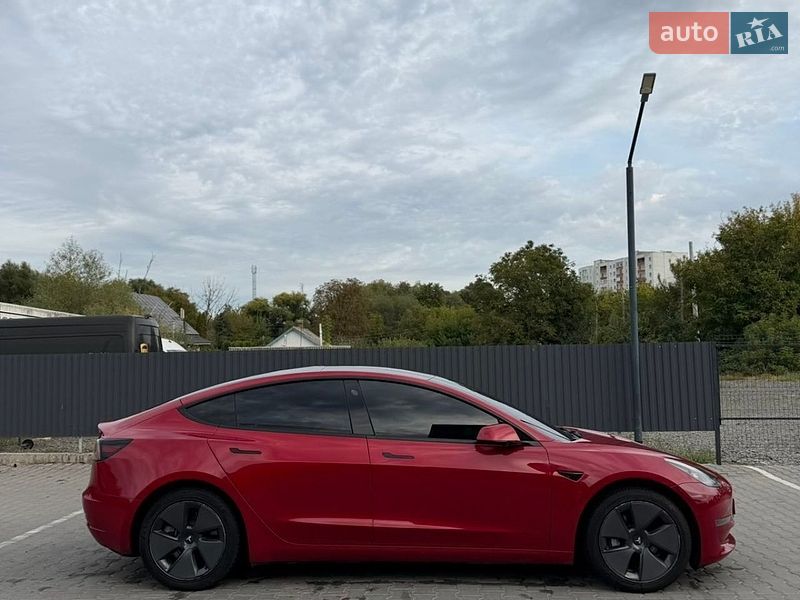 Седан Tesla Model 3 2022 в Черкассах
