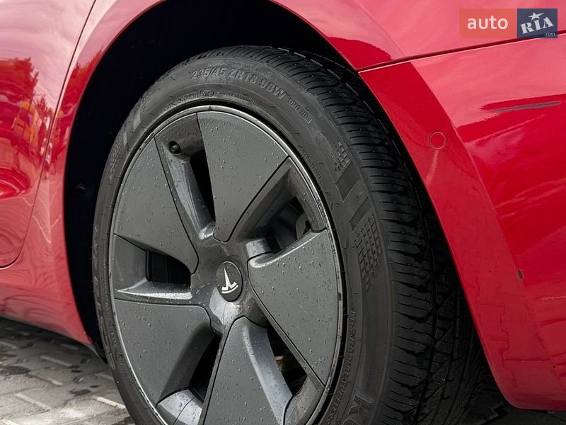 Седан Tesla Model 3 2022 в Черкассах