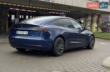 Седан Tesla Model 3 2022 в Львове