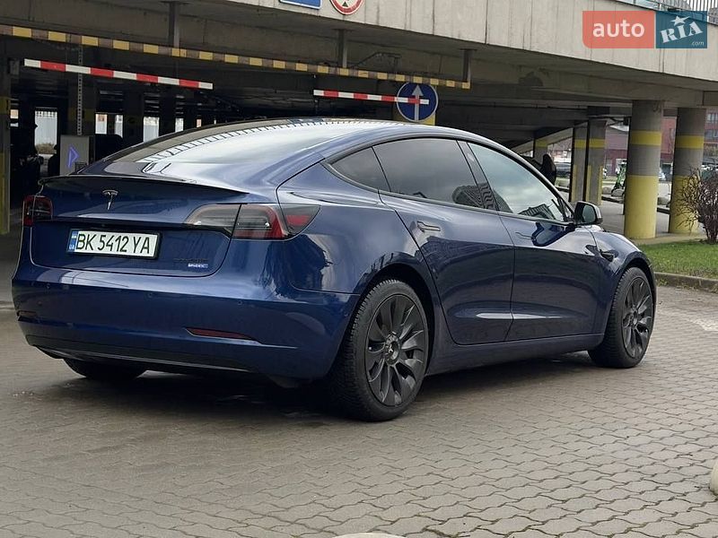 Седан Tesla Model 3 2022 в Львове