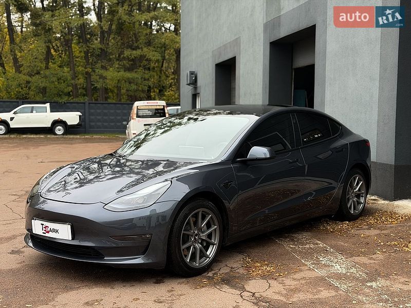 Седан Tesla Model 3 2022 в Києві