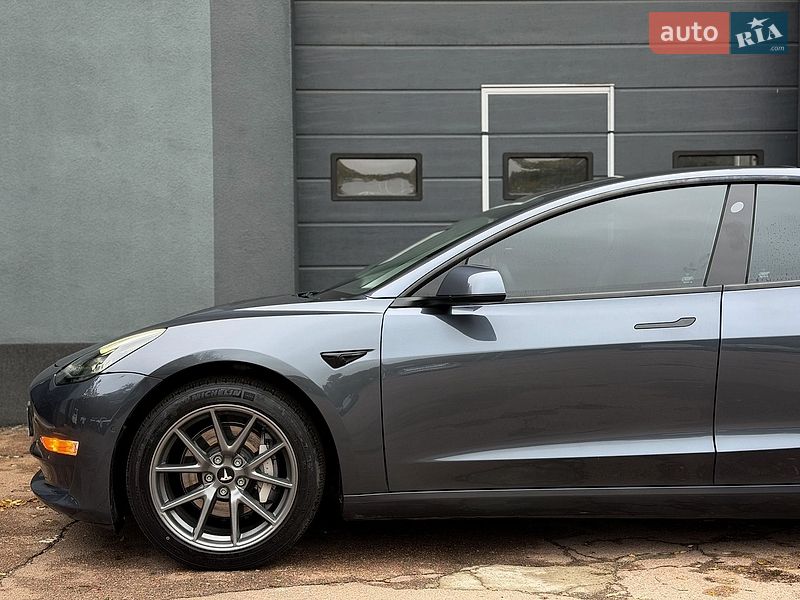 Седан Tesla Model 3 2022 в Києві