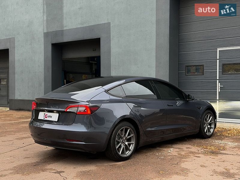 Седан Tesla Model 3 2022 в Києві