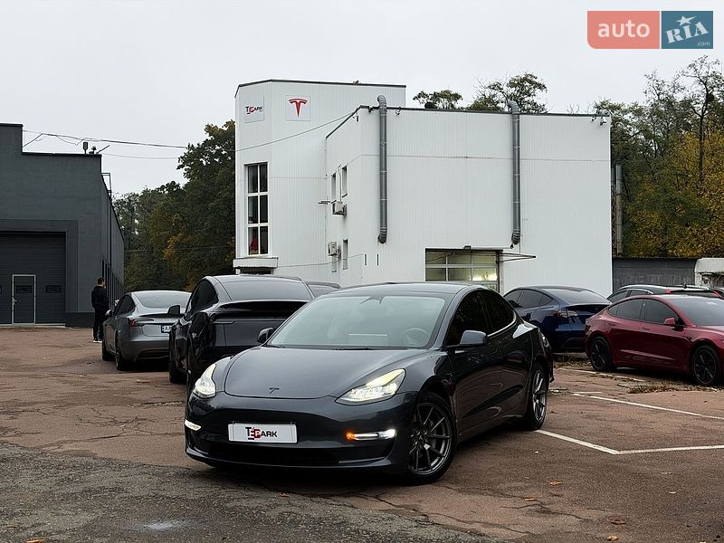 Седан Tesla Model 3 2022 в Києві