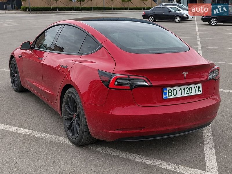 Седан Tesla Model 3 2020 в Львові