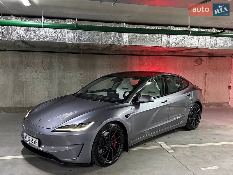 Tesla Model 3 2024