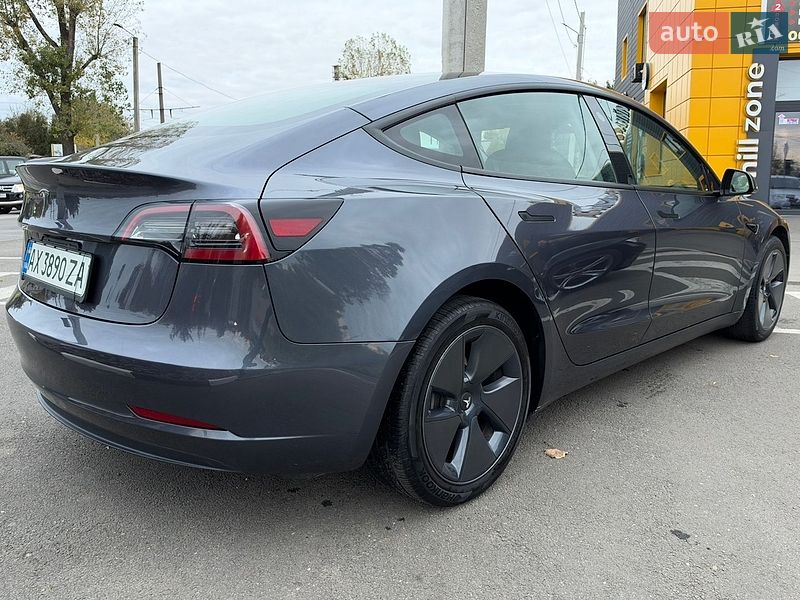 Седан Tesla Model 3 2023 в Харкові