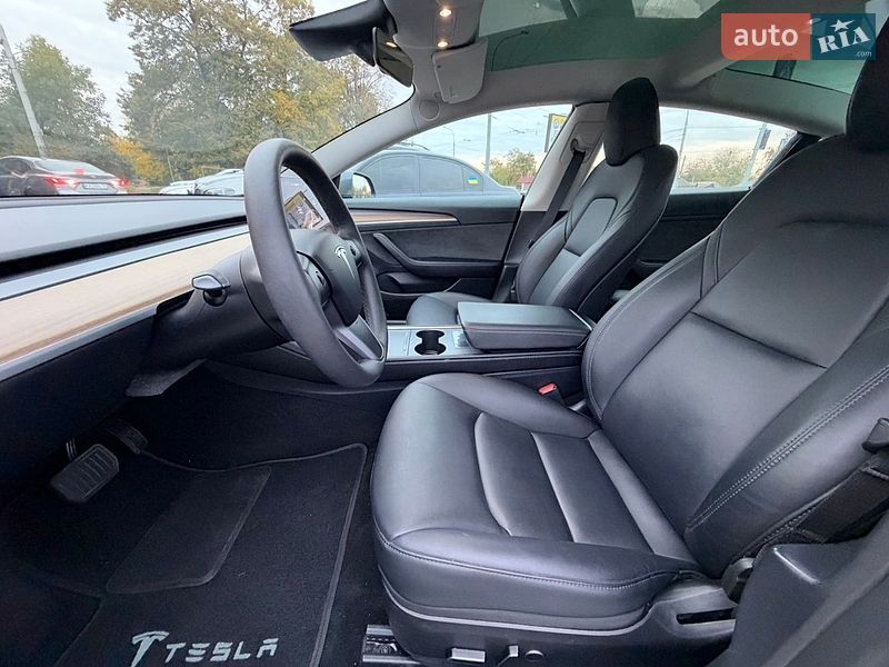 Седан Tesla Model 3 2023 в Харкові