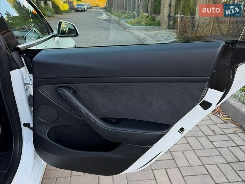 Седан Tesla Model 3 2023 в Нововолынске фото 14 Седан Tesla Model 3 2023 в Нововолынске