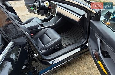 Седан Tesla Model 3 2018 в Білгороді-Дністровському