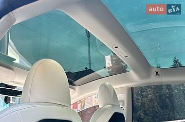 Седан Tesla Model 3 2023 в Києві